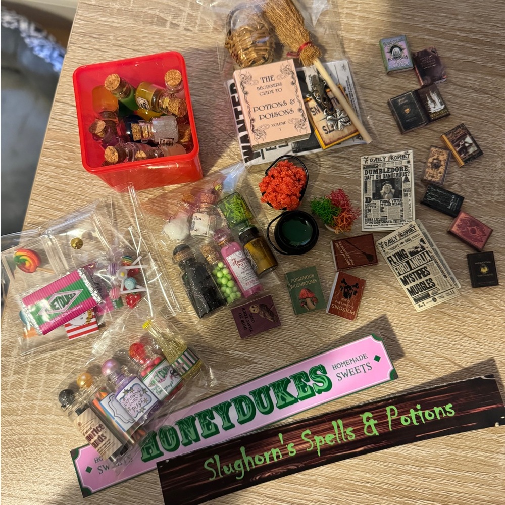 Lot of miniature accessories Harry Potter / Magical